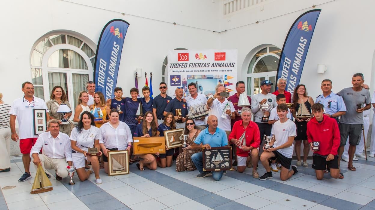 Casi noventa barcos, desde cruceros hasta vela ligera, participaron en la Regata de las Fuerzas Armadas