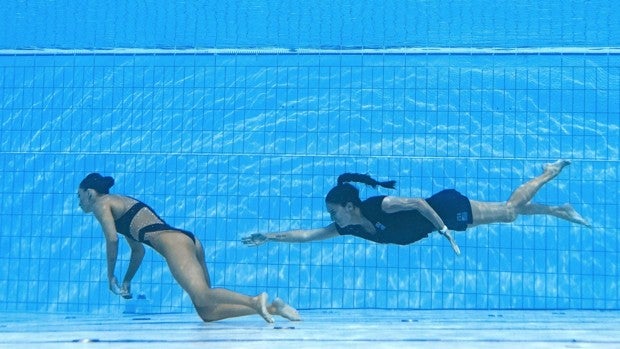 Andrea Fuentes, de entrenadora a heroína: rescató a Anita Álvarez tras desmayarse en el agua