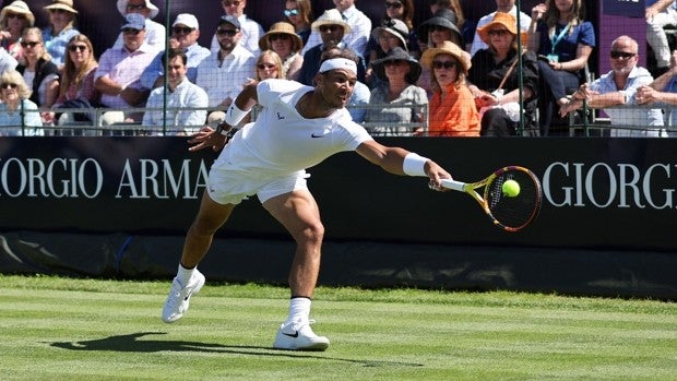 Buenas sensaciones para Nadal en su victoria sobre Wawrinka en la exhibición de Hurlingham