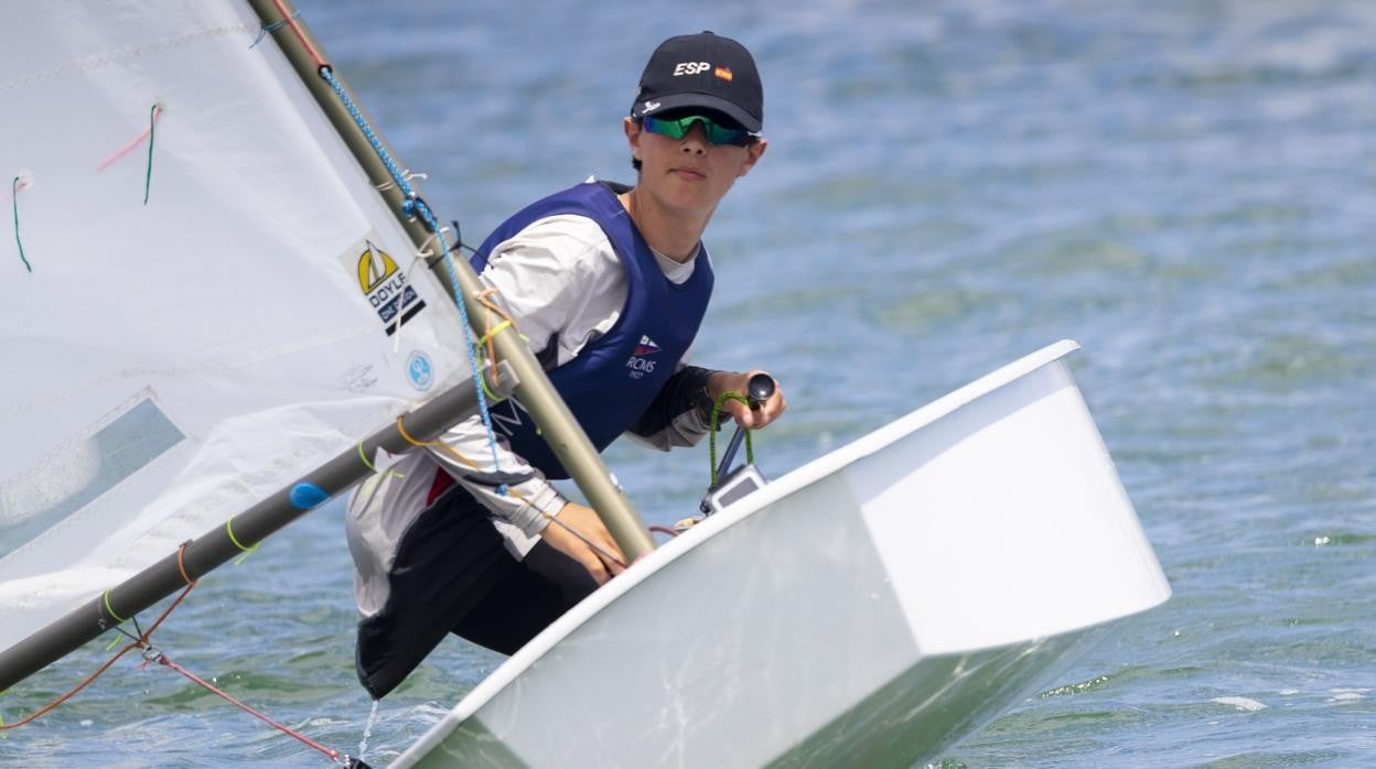 David Sales, Olivia Martínez y Fernando Echávarri, podio del Trofeo Juan Sebastián Elcano-V Centenario