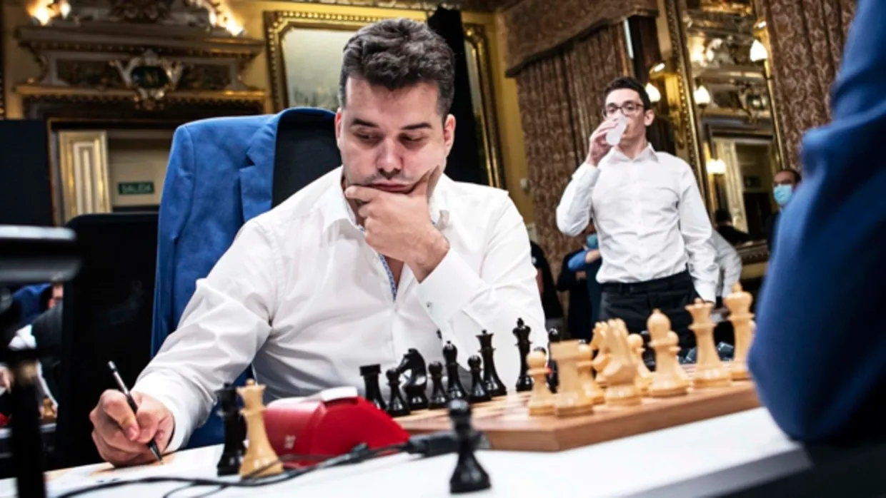Nepomniachtchi y Caruana (de obsrvador), dos antiguos ganadores del torneo, cada vez más en cabeza