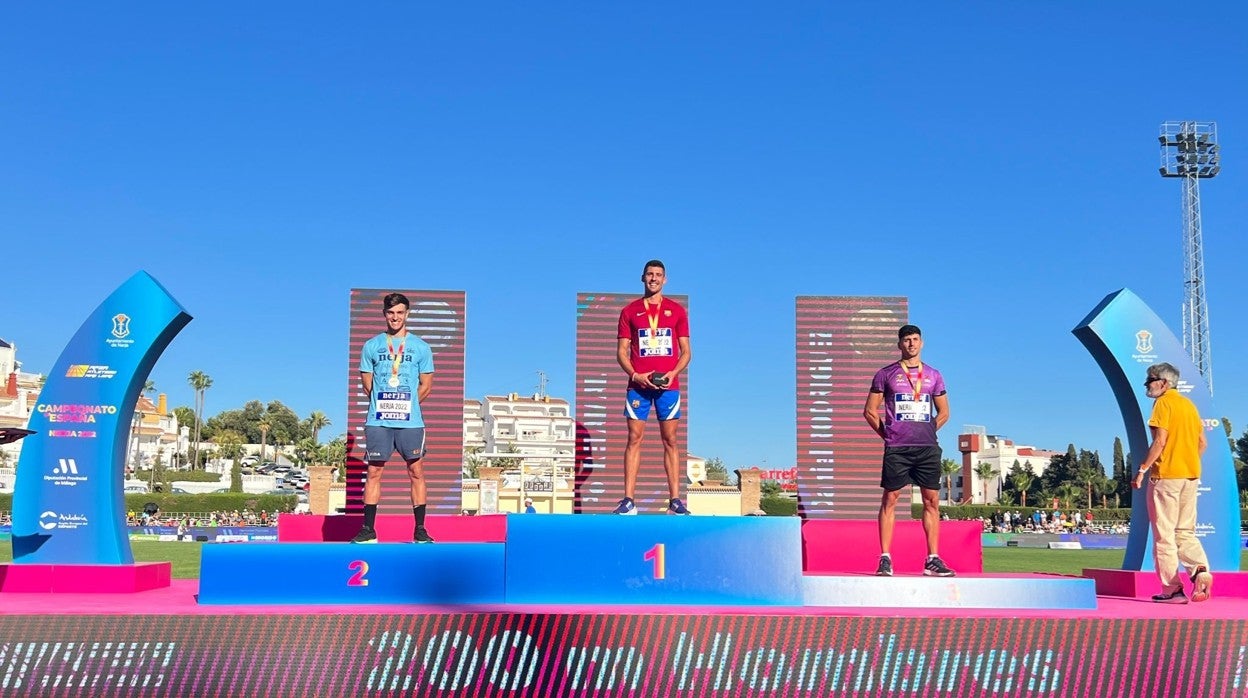 Podio de los 200 metros del Campeonato de España, con Jesús Gómez Villadiego en la segunda posición