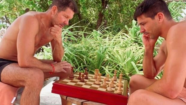 Simeone, viral por una peculiar partida de ajedrez