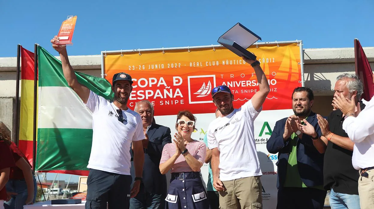 Extraordinario cierre de la Copa de España de Snipe en aguas de la bahía de Cádiz