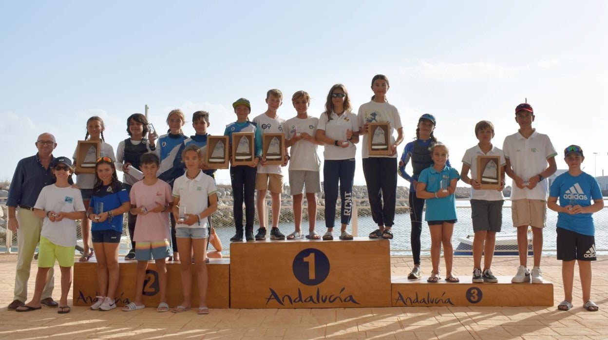 Andaluces, canarios y portugueses se reparten los títulos del Trofeo de la Hispanidad de Optimist