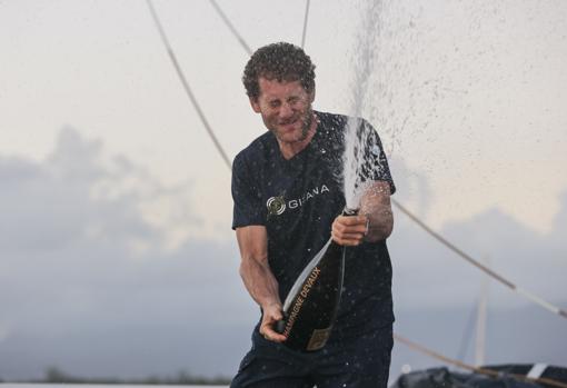 Charles Cuadrelier ganó la 12ª Route du Rhum con el «Gitana 17»