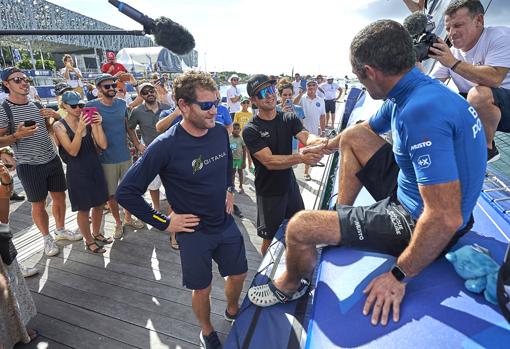 Tras la avería de la orza del «Banque Populaire XI», Armel Le Cléac&#039;h finaliza la Route du Rhum