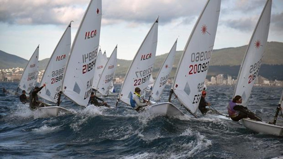 Espectacular estreno de la 46ª Christmas Race con buen viento en la bahía de Palamós