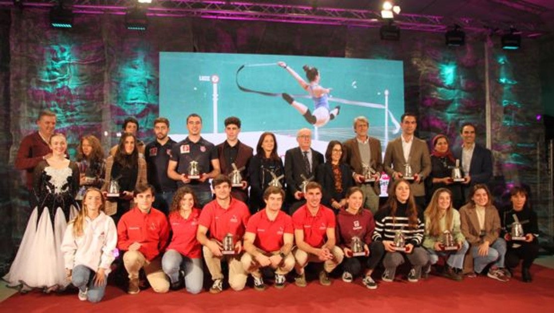 El Real Club Marítimo del Abra-Real Sporting Club es galardonado en los Premios del Deporte de Getxo