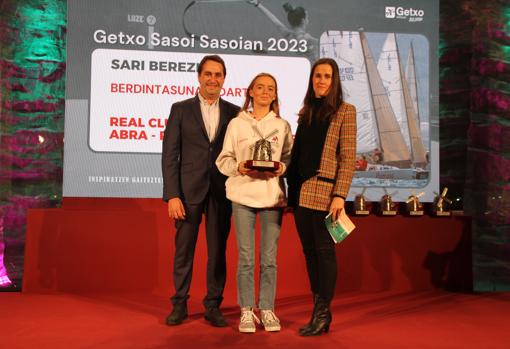 El Real Club Marítimo del Abra-Real Sporting Club es galardonado en los Premios del Deporte de Getxo