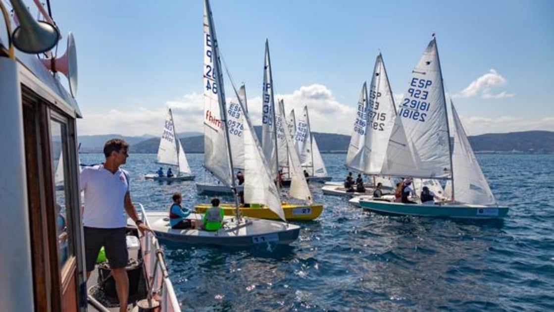 Segunda jornada en el Abra del Trofeo Erecacho-Decathlon, la Liga Getxo de vela ligera