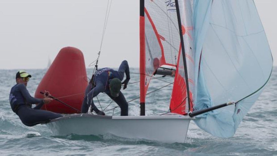 Mateo y Simón Codoñer acarician la Copa de España de 29er en Valencia