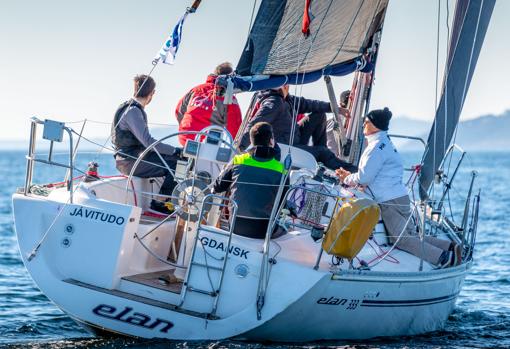 Primeros cambios en la Regata Interclubes Ría de Pontevedra tras una difícil segunda etapa