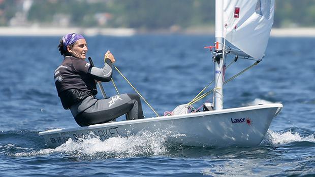 Victoria de Mónica Azón en ILCA 6 y Lorenzo Cerretelli en ILCA 7 en la Barcelona ILCA Master