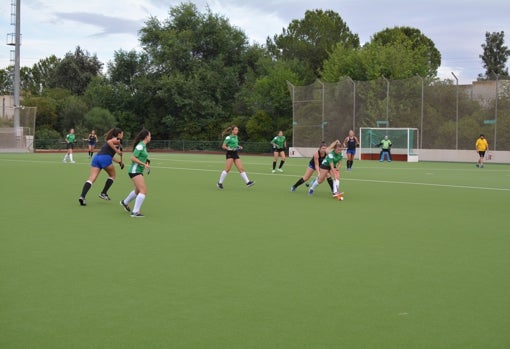 Equipo de Hockey hierba femenino de la US durante un partido