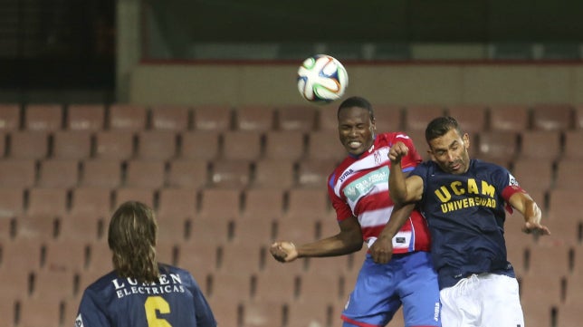 Cádiz CF y UCAM Murcia adelantan su pugna en una interesante jornada