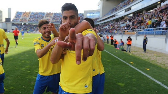 Cádiz CF-UD Melilla (2-0): Con lucha y pelea también se gana