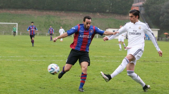 García-Noblejas (Real Madrid Castilla) y Jimmy (Compostela), opciones del Cádiz para el lateral izquierdo