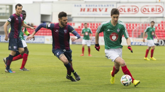 Huesca y Athletic B se jugarán el campeonato en una última jornada de infarto