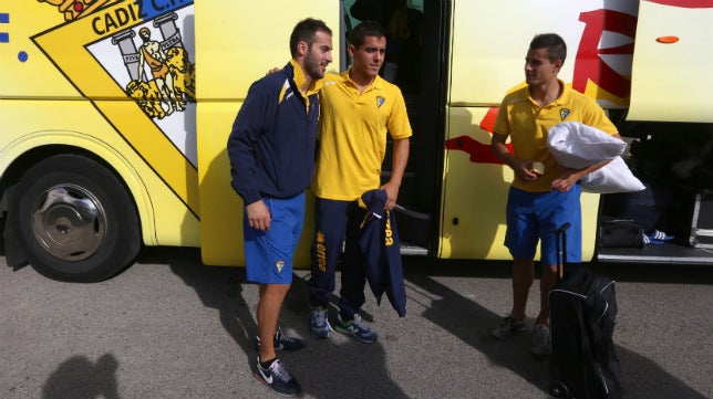 El Cádiz CF cambia el chárter por el autobús para viajar a Alicante