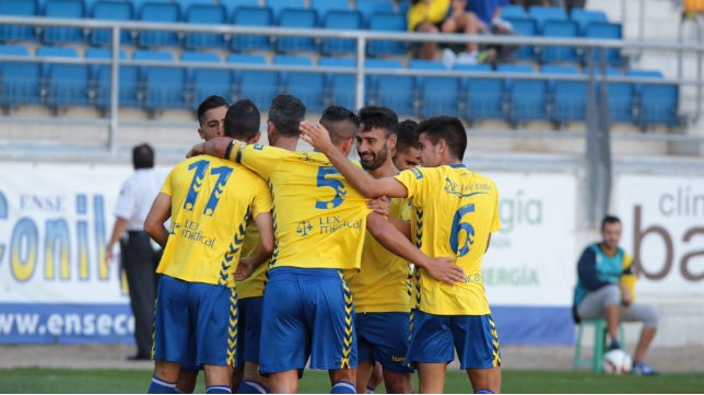 Cádiz CF-Algeciras Cf (3-0) Las fuerzas suficientes para golear