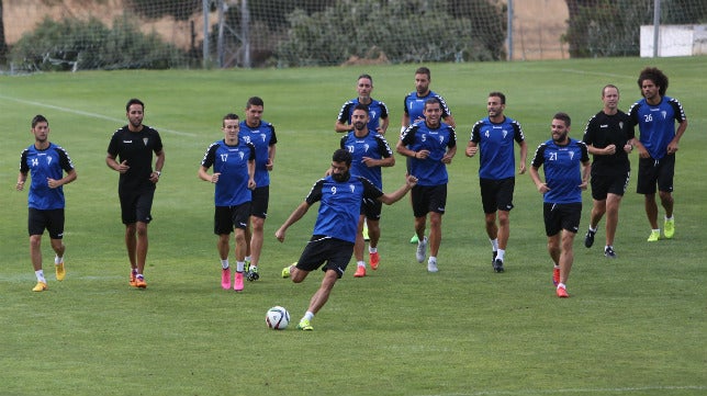 Superar el entramado defensivo de La Hoya, complicado reto para el Cádiz CF