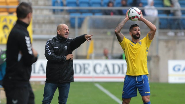 El Algeciras gana en Mérida y deja al Cádiz CF a tres puntos del liderato