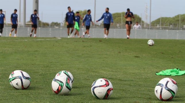 Cádiz CF-Laredo: El enano antes del gigante