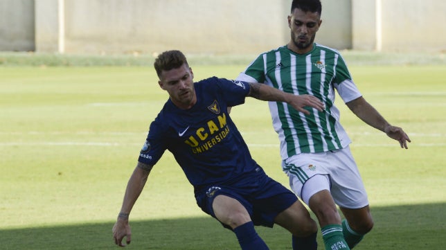 Serios problemas en la zaga del Betis B para recibir al Cádiz CF