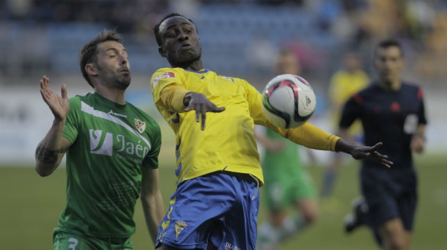 Paso firme y directo de UCAM y Cádiz CF