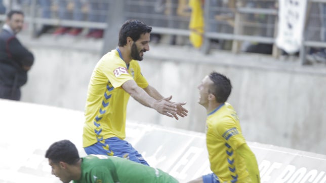 Cádiz CF-Linares (3-1) La confirmación se da en Carranza