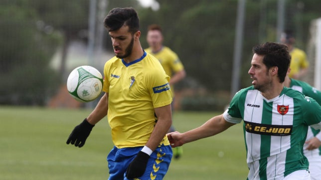 El camino de vuelta del Cádiz CF B a Tercera pasa por no ceder ante el Chipiona