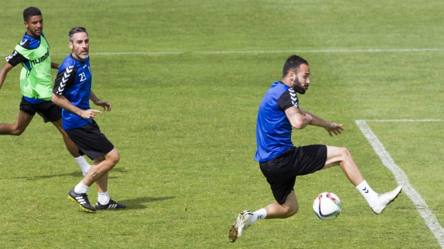 El Cádiz CF tiene a seis jugadores al límite de la sanción