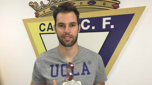 Jesús Fernández: «Vengo a ayudar para hacer más grande al Cádiz CF»