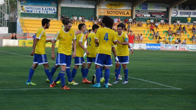 (CRÓNICA) Con este Cádiz CF, al fin del mundo