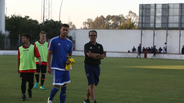 Cervera: «Estoy preocupado porque faltan fichajes»