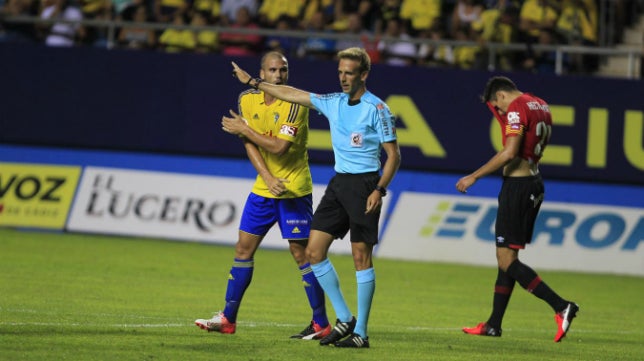 El Cádiz CF no protestará pero sí se plantea recurrir las amarillas