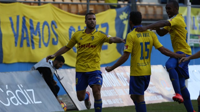 Cádiz CF-Huesca (1-0): El Cádiz CF ya levanta la cabeza