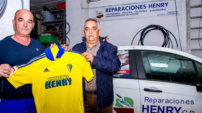 Cádiz CF Virgili y Reparaciones Henry siguen de la mano