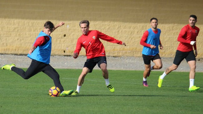 El Almería inicia los entrenamientos con la mente puesta en el Cádiz CF