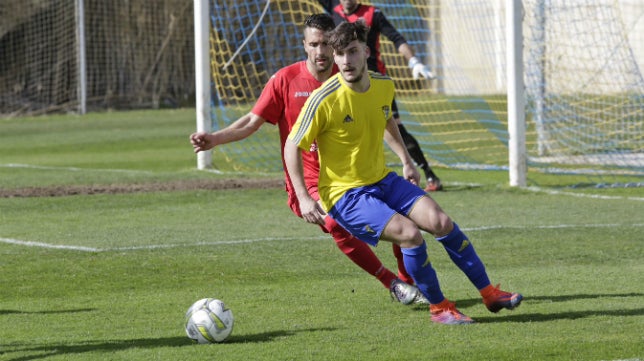 El Cádiz CF B gana por la mínima en el Puntas Vela y amarra aún más su liderato