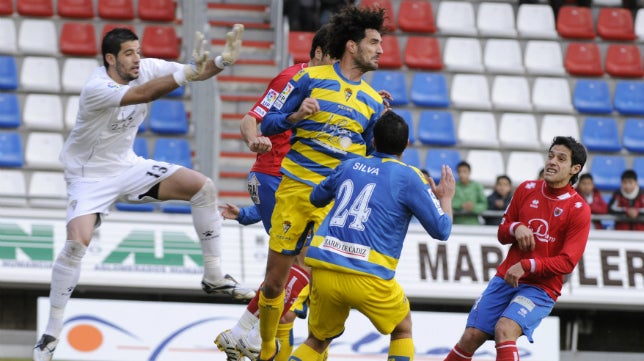 La última y balsámica visita del Cádiz CF a Soria, con Espárrago en el banquillo y Kiko Casilla en la meta