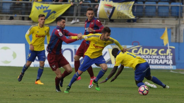 El Cádiz CF-Levante cambia de estadio y se verá por internet