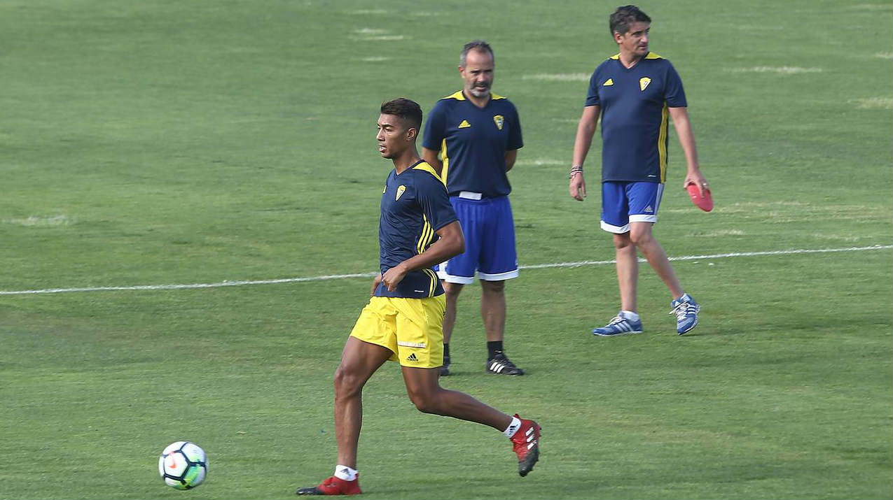 El cuarto centrocampista, la pata que le falta al Cádiz CF