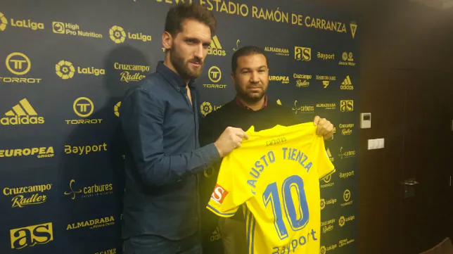 Fausto Tienza: «Al Cádiz CF no se le puede decir que no»