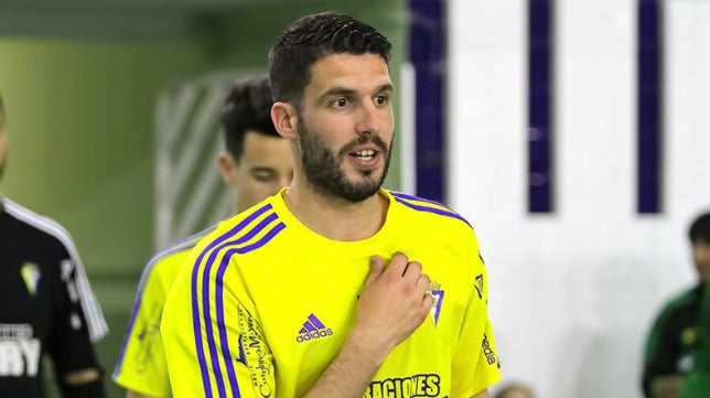 El Cádiz CF Virgili retirará el dorsal de Álex González