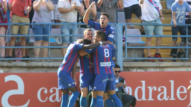 El Extremadura asciende a Segunda División y completa la categoría