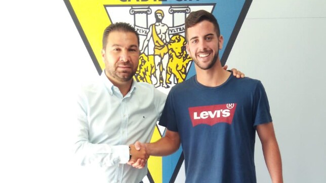 Javi Pérez seguirá en el Cádiz CF B