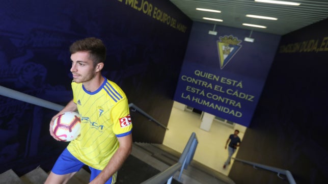 Juan Hernández: &quot;Soy rápido y me viene bien el juego de este Cádiz CF&quot;