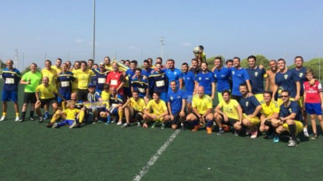 Las peñas del Cádiz CF disfrutaron en el cuartel general del equipo